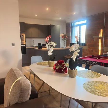 Winter Stays, Pool, Wi-fi, Parking, 3double Beds Bradford (West Yorkshire)