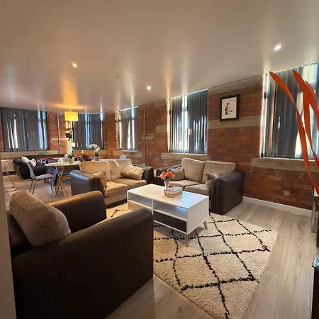 Winter Stays, Pool, Wi-fi, Parking, 3double Beds Bradford (West Yorkshire)