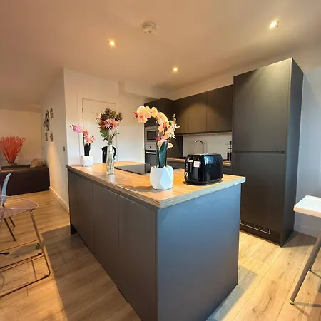 Winter Stays, Pool, Wi-fi, Parking, 3double Beds Bradford (West Yorkshire)
