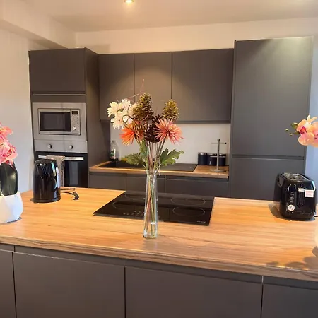 Winter Stays, Pool, Wi-fi, Parking, 3double Beds * Bradford (West Yorkshire)