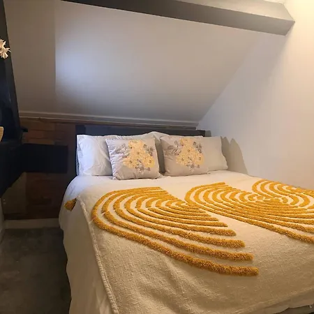 Winter Stays, Pool, Wi-fi, Parking, 3double Beds * Bradford (West Yorkshire)